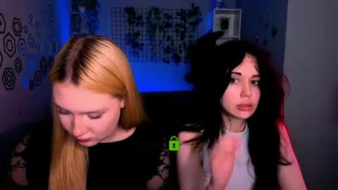 Snapshot of riley_sanders chatting on June 8, 1:28 am Meow online show from June 8, 1:28 am