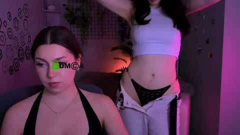 Snapshot of riley_sanders chatting on June 10, 7:24 pm Meow online show from June 10, 7:24 pm