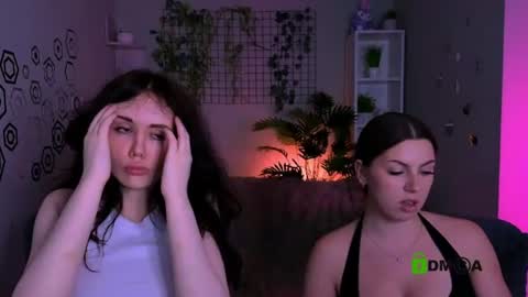 Snapshot of riley_sanders chatting on June 11, 12:32 am Meow online show from June 11, 12:32 am