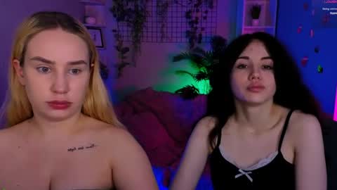 Snapshot of riley_sanders chatting on June 13, 7:12 pm Meow online show from June 13, 7:12 pm