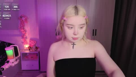 Snapshot of riley_vice chatting on June 6, 6:29 am Sofia online show from June 6, 6:29 am