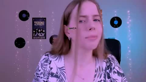Snapshot of rina_gold_ chatting on June 5, 7:36 am Rina online show from June 5, 7:36 am