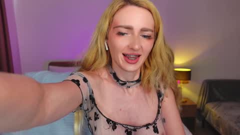 Snapshot of rinacandy chatting on December 18, 5:37 am SweetRina online show from December 18, 5:37 am