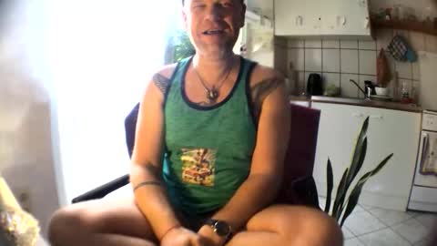 Snapshot of riod_rainforest_1983 chatting on October 23, 9:52 am Rotrigo online show from October 23, 9:52 am