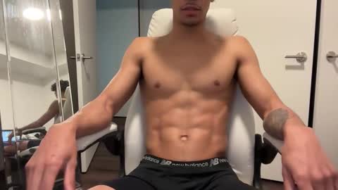 Snapshot of rippedguy4l chatting on May 13, 8:06 pm rippedguy4l online show from May 13, 8:06 pm