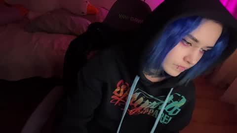   DianaBrite            fansl y online show from December 20, 8:34 pm