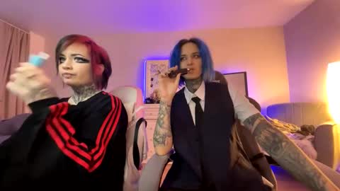   DianaBrite            fansl y online show from December 21, 1:10 pm