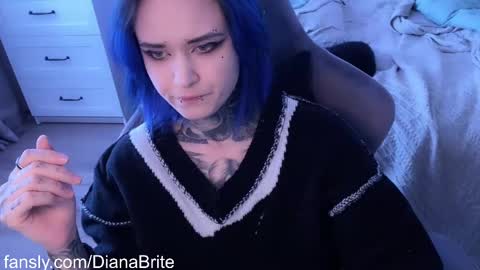   DianaBrite            fansl y online show from February 20, 1:30 pm