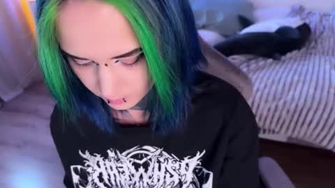   DianaBrite            fansl y online show from October 5, 12:36 pm