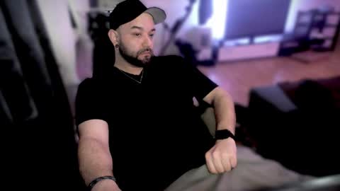 Snapshot of riptid3_ chatting on February 13, 12:00 pm Ask Me online show from February 13, 12:00 pm