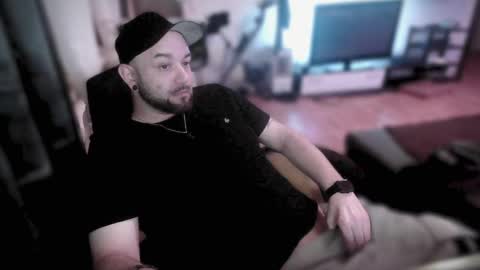 Snapshot of riptid3_ chatting on February 20, 12:41 am Ask Me online show from February 20, 12:41 am