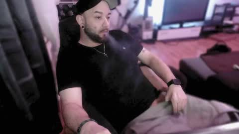 Snapshot of riptid3_ chatting on February 21, 6:48 pm Ask Me online show from February 21, 6:48 pm