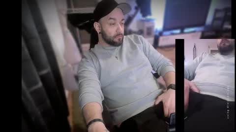 Snapshot of riptid3_ chatting on March 2, 8:48 am Ask Me online show from March 2, 8:48 am