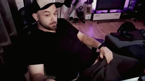 Snapshot of riptid3_ chatting on November 2, 3:14 pm Ask Me online show from November 2, 3:14 pm