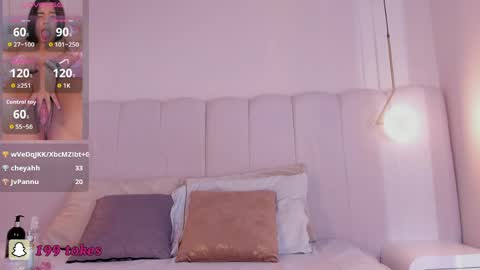 Snapshot of riri_candy chatting on June 5, 6:52 am Riri Candy online show from June 5, 6:52 am