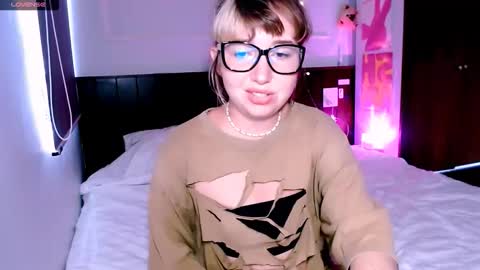 Snapshot of riri_rich chatting on September 28, 6:30 am Rita online show from September 28, 6:30 am