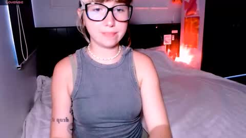 Snapshot of riri_rich chatting on September 29, 4:28 am Rita online show from September 29, 4:28 am