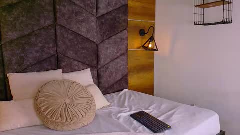 Snapshot of ririibrunette__ chatting on October 25, 8:47 pm RIRI online show from October 25, 8:47 pm