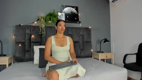 RIRI  online show from October 28, 11:51 pm