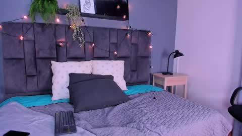 Snapshot of ririibrunette__ chatting on November 5, 7:47 pm RIRI online show from November 5, 7:47 pm