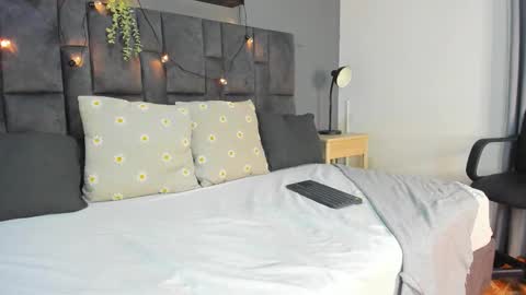 Snapshot of ririibrunette__ chatting on November 15, 7:43 pm RIRI online show from November 15, 7:43 pm