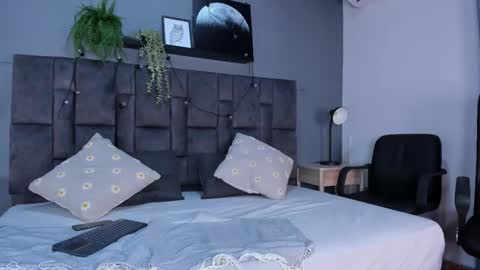 Snapshot of ririibrunette__ chatting on November 16, 11:49 am RIRI online show from November 16, 11:49 am