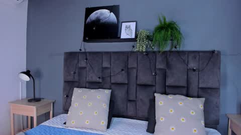 Snapshot of ririibrunette__ chatting on November 17, 7:19 pm RIRI online show from November 17, 7:19 pm