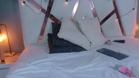 Snapshot of ririibrunette__ chatting on November 20, 12:00 am RIRI online show from November 20, 12:00 am