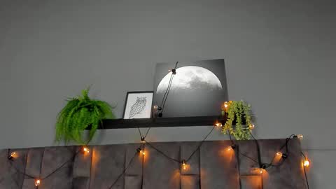 RIRI  online show from January 5, 7:50 pm