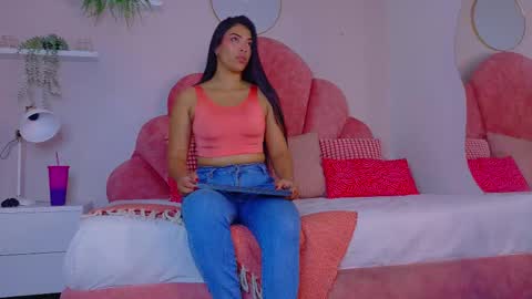 RIRI  online show from February 5, 8:02 pm