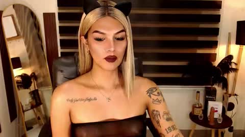 Snapshot of ririmoorets chatting on November 17, 7:36 am riri online show from November 17, 7:36 am