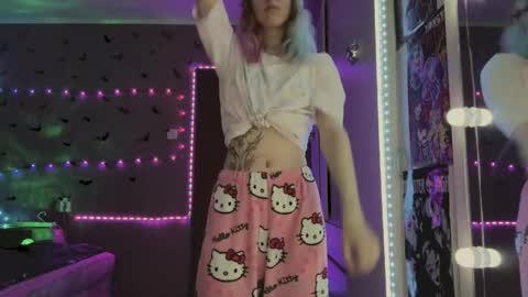 Nicole online show from May 3, 3:18 pm