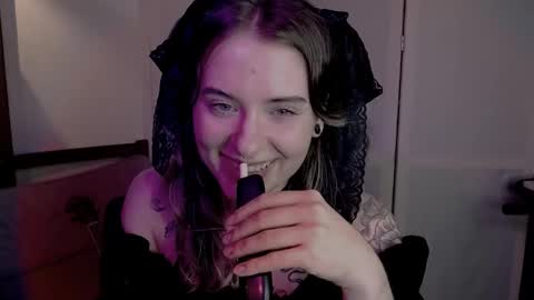 Snapshot of risha_laass chatting on December 1, 9:04 pm risha_laass online show from December 1, 9:04 pm