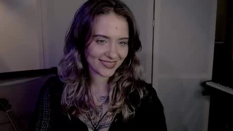 Snapshot of risha_laass chatting on December 6, 10:52 pm risha_laass online show from December 6, 10:52 pm