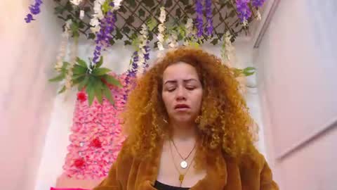 Snapshot of risitos_de_oro_ chatting on June 17, 11:12 am Risitos De Oro online show from June 17, 11:12 am