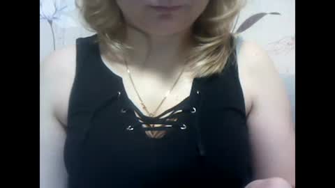 Snapshot of riveramaureen chatting on December 20, 1:00 pm RiveraMaureen online show from December 20, 1:00 pm