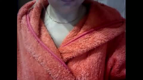 Snapshot of riveramaureen chatting on November 14, 3:38 am RiveraMaureen online show from November 14, 3:38 am