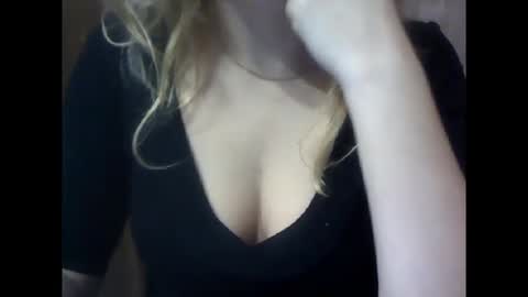 Snapshot of riveramaureen chatting on November 25, 11:38 pm RiveraMaureen online show from November 25, 11:38 pm