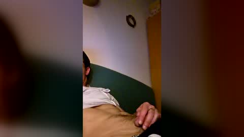 Snapshot of rizzo1980682473 chatting on June 27, 12:15 am rizzo1980682473 online show from June 27, 12:15 am