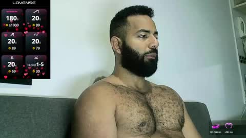 Snapshot of roa32sebas chatting on May 13, 3:31 pm SebasRoa online show from May 13, 3:31 pm