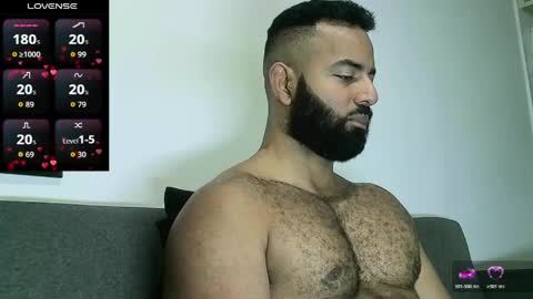 Snapshot of roa32sebas chatting on June 1, 4:20 pm SebasRoa online show from June 1, 4:20 pm