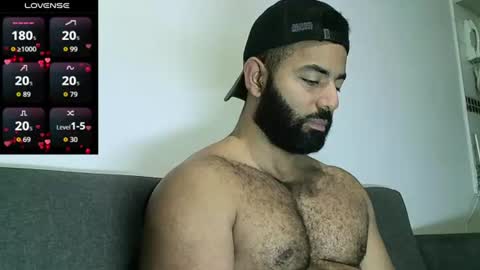 Snapshot of roa32sebas chatting on June 18, 5:17 pm SebasRoa online show from June 18, 5:17 pm