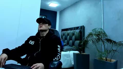 Roan Birkin online show from January 8, 7:38 pm