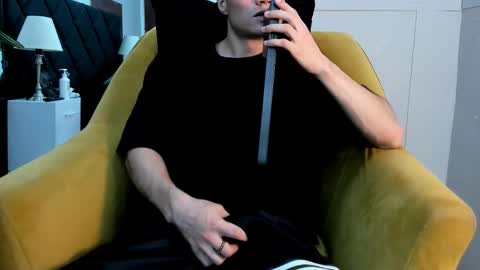 Roan Birkin online show from February 12, 9:32 pm