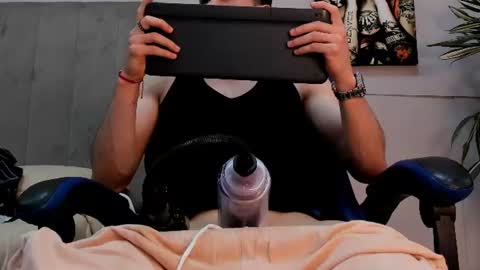 Snapshot of roan_birkin chatting on June 19, 7:50 pm Roan Birkin online show from June 19, 7:50 pm