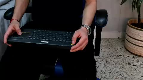Snapshot of roan_birkin chatting on June 28, 7:20 pm Roan Birkin online show from June 28, 7:20 pm