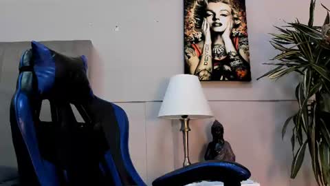 Snapshot of roan_birkin chatting on July 5, 7:21 pm Roan Birkin online show from July 5, 7:21 pm