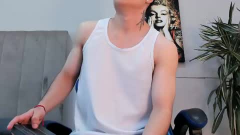 Snapshot of roan_birkin chatting on July 9, 8:02 pm Roan Birkin online show from July 9, 8:02 pm