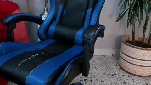 Snapshot of roan_birkin chatting on July 12, 7:16 pm Roan Birkin online show from July 12, 7:16 pm