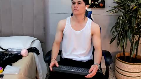 Snapshot of roan_birkin chatting on July 22, 7:27 pm Roan Birkin online show from July 22, 7:27 pm